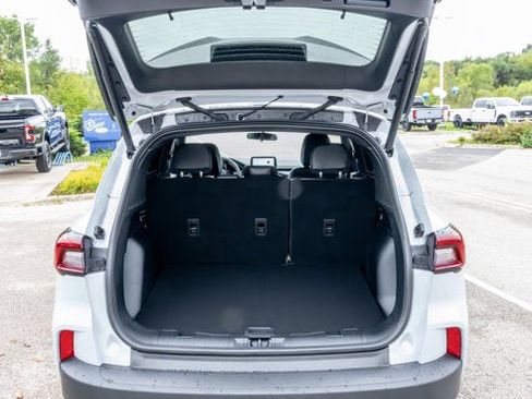 Used 2026 Ford Escape ST-Line w/ Cold Weather Package image 5