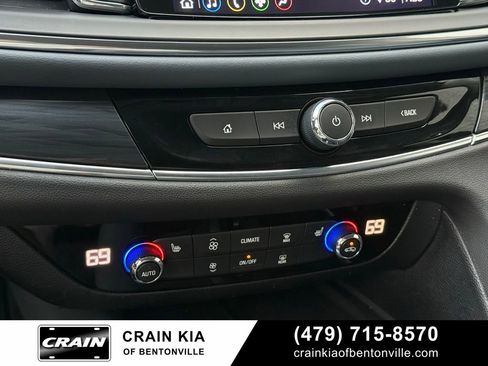 Used 2020 Buick Enclave Essence AWD/4WD image 18