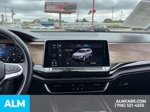 Used 2025 Volkswagen Atlas SE image 32