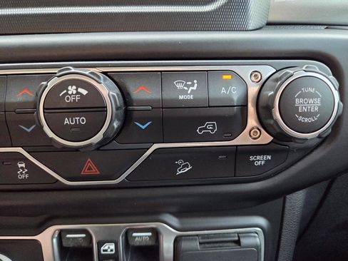 Used 2019 Jeep Wrangler Unlimited Sahara AWD/4WD image 23