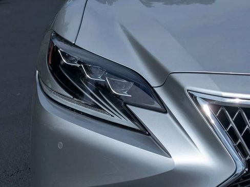Used 2018 Lexus LS 500 w/ Interior Upgrade Package RWD image 12