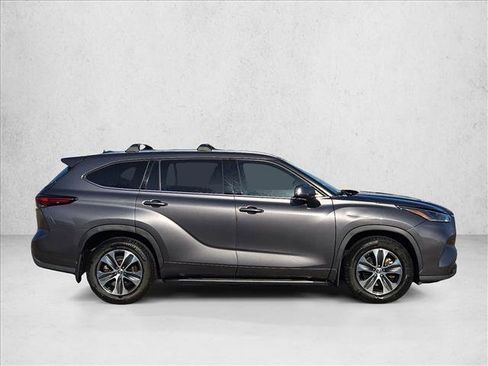 Used 2021 Toyota Highlander XLE FWD image 4