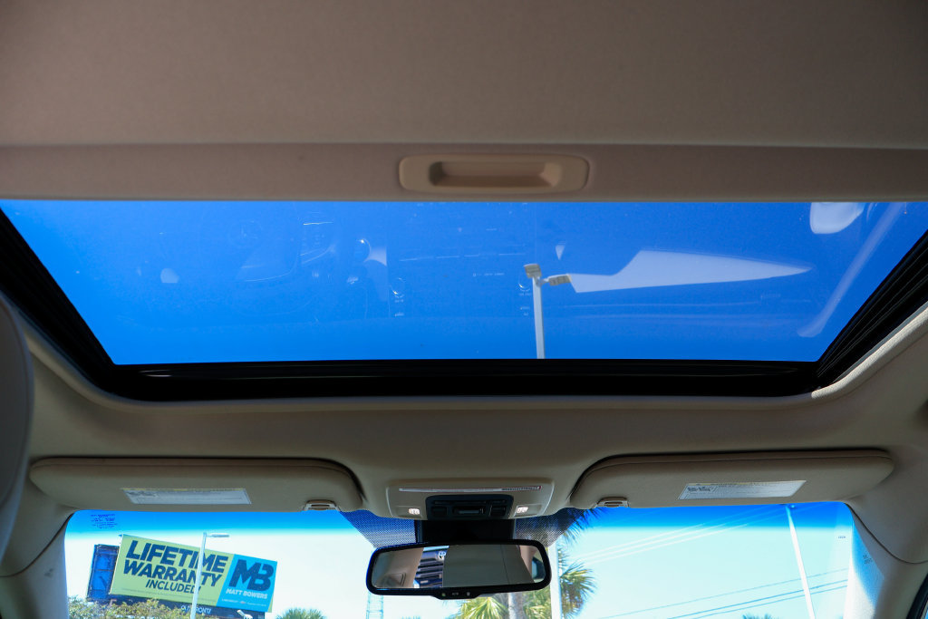 Used 2021 Toyota Avalon XLE w/ Moonroof Package FWD image 13