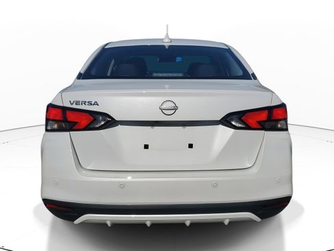 Used 2025 Nissan Versa SV image 4