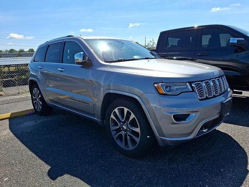 Used 2017 Jeep Grand Cherokee Overland AWD/4WD image 3