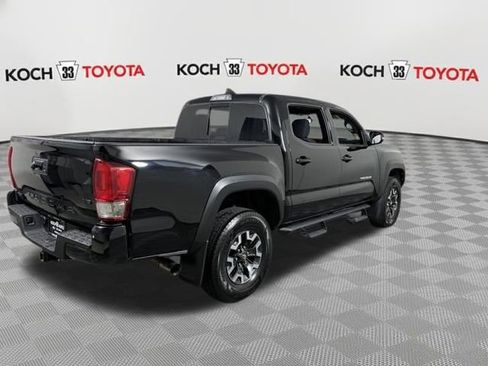 Used 2017 Toyota Tacoma TRD Off-Road image 8