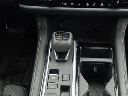 Used 2025 Nissan Pathfinder SV FWD image 14