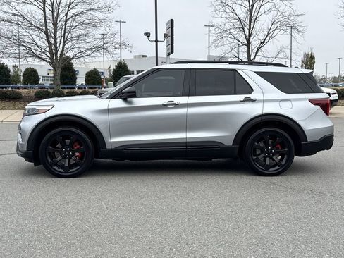 Used 2022 Ford Explorer ST w/ Equipment Group 401A image 2