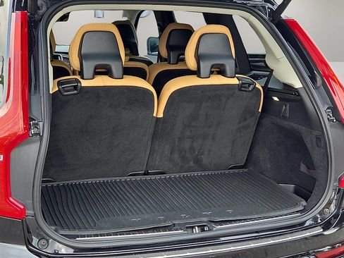 Used 2016 Volvo XC90 T6 Momentum w/ Momentum Plus Package AWD/4WD image 8