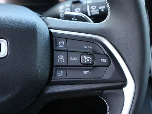 Used 2023 Jeep Grand Cherokee L Laredo AWD/4WD image 16