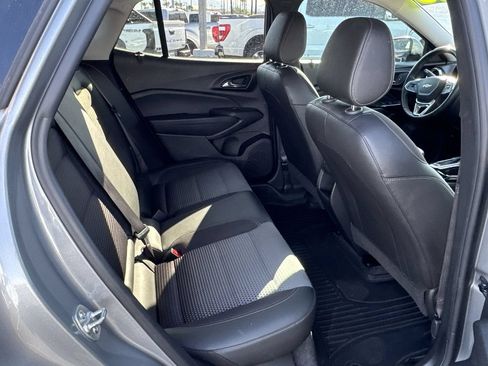 Used 2025 Chevrolet Trax LT w/ Driver Confidence Package FWD image 26