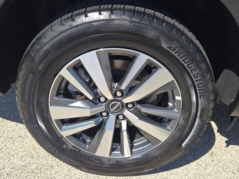 Used 2025 Nissan Pathfinder SL AWD/4WD image 11