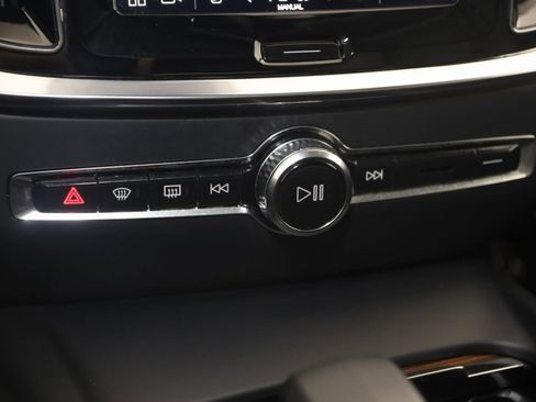 Used 2024 Volvo V60 B5 Cross Country Plus image 30