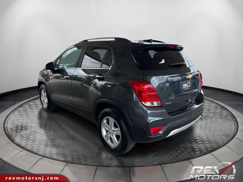 Used 2017 Chevrolet Trax LT w/ LT Convenience Package FWD image 3