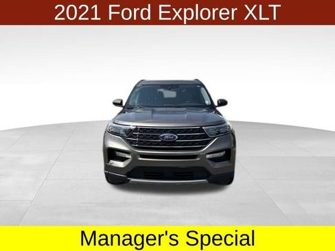 Used 2021 Ford Explorer XLT w/ Equipment Group 202A AWD/4WD image 2