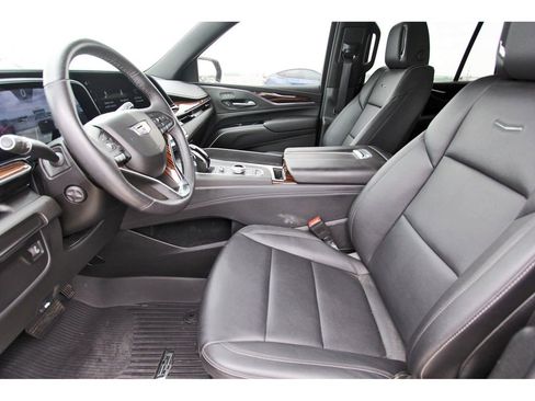 Used 2024 Cadillac Escalade Luxury RWD image 6