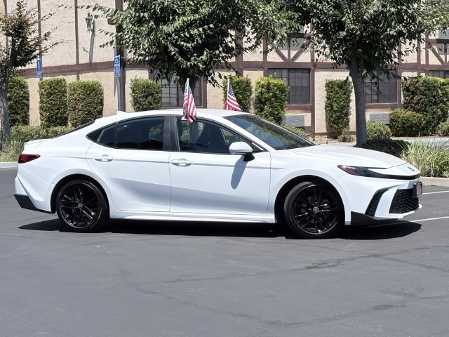 Used 2025 Toyota Camry SE FWD image 4