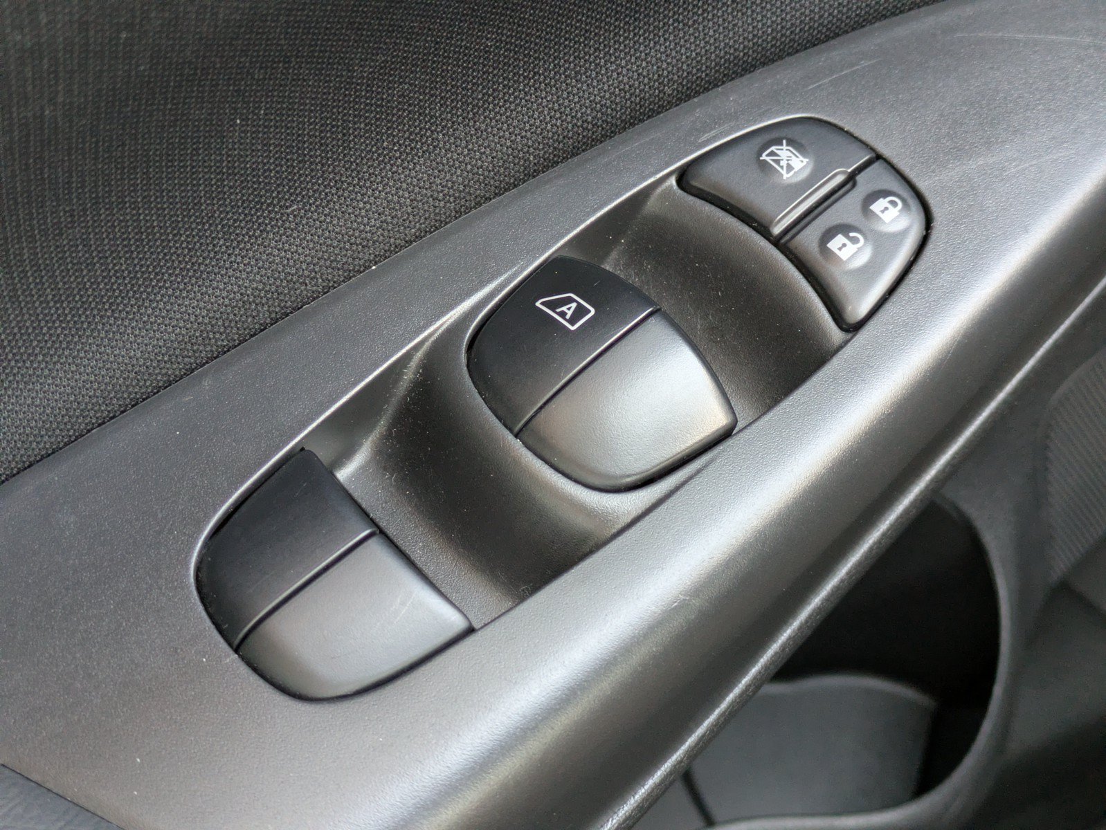 Used 2019 Nissan Sentra SV w/ Exterior Package FWD image 16