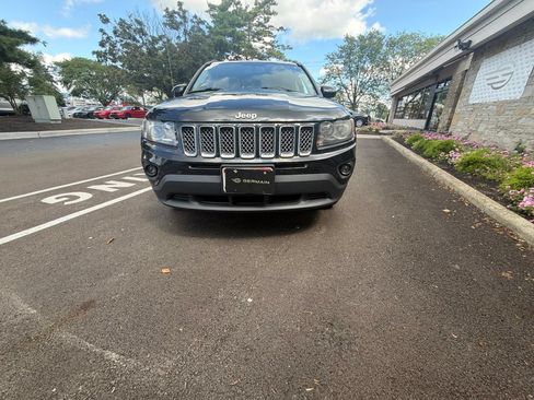 Used 2014 Jeep Compass Latitude FWD image 2