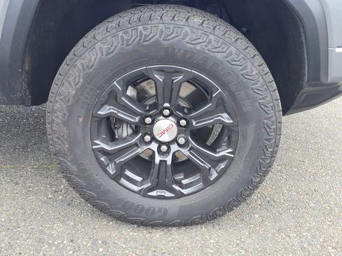 Used 2024 GMC Canyon Elevation w/ Convenience Package RWD image 9