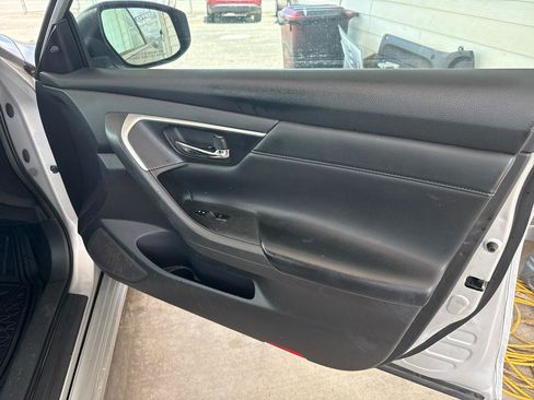 Used 2016 Nissan Altima 2.5 SL w/ Moonroof Package FWD image 13