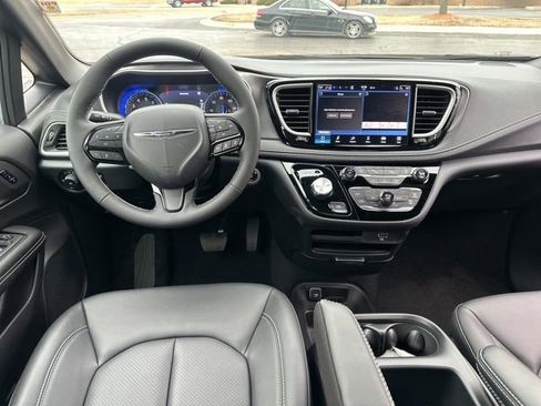 New 2026 Chrysler Pacifica Select image 27