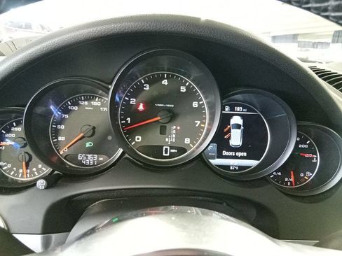 Used 2018 Porsche Cayenne AWD/4WD image 11
