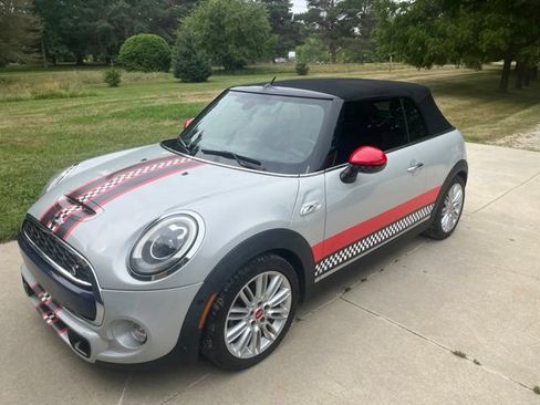 Used 2018 MINI Cooper S FWD image 4