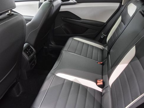 New 2025 Volkswagen Taos SEL image 5