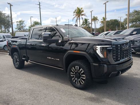 Used 2024 GMC Sierra 2500 Denali Ultimate image 2
