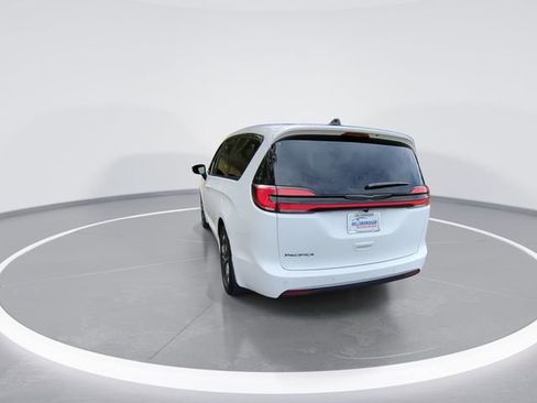 New 2026 Chrysler Pacifica Select image 7