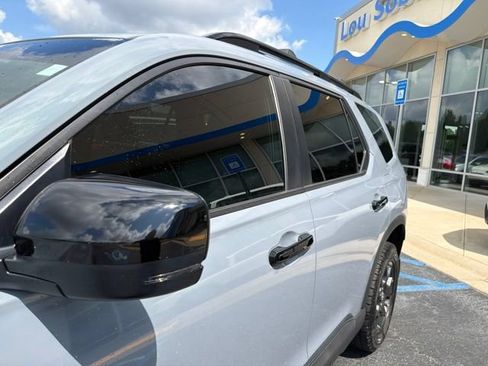 Certified 2025 Honda Pilot TrailSport image 16