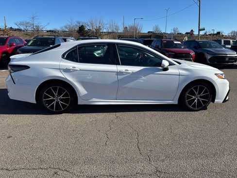 Used 2021 Toyota Camry SE image 8