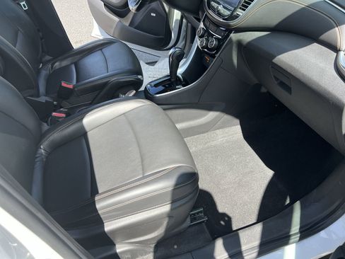 Used 2020 Chevrolet Trax Premier FWD image 34