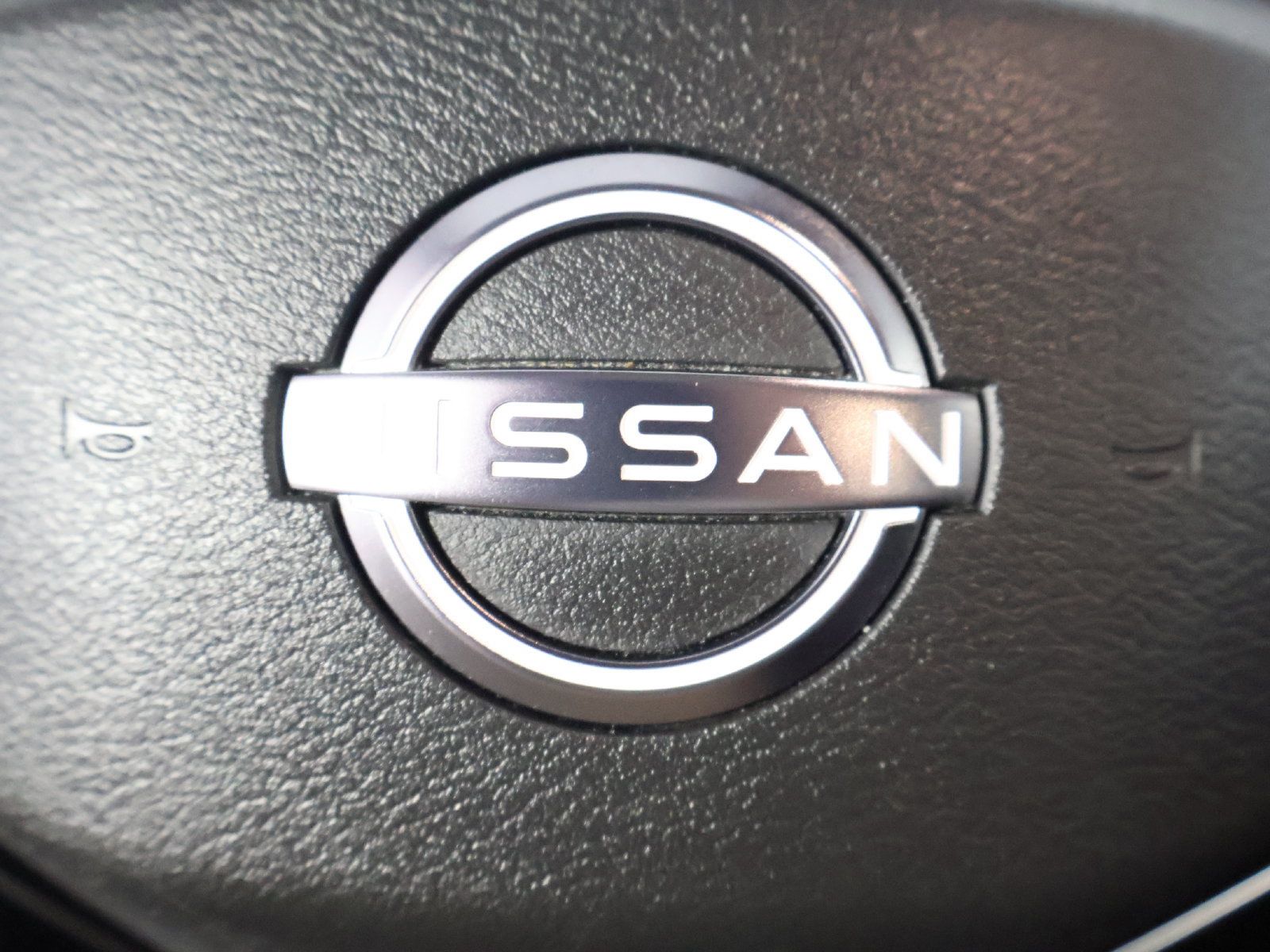 Used 2023 Nissan Ariya AWD image 32