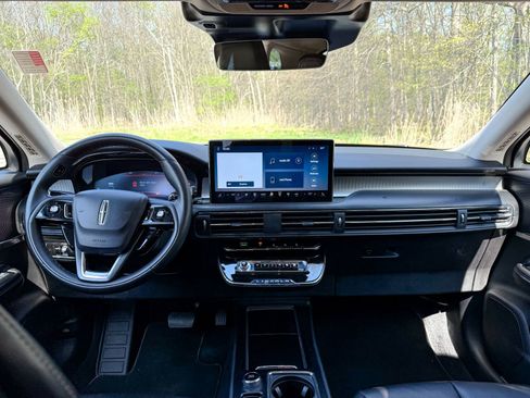 Used 2023 Lincoln Corsair AWD w/ Equipment Group 101A image 22