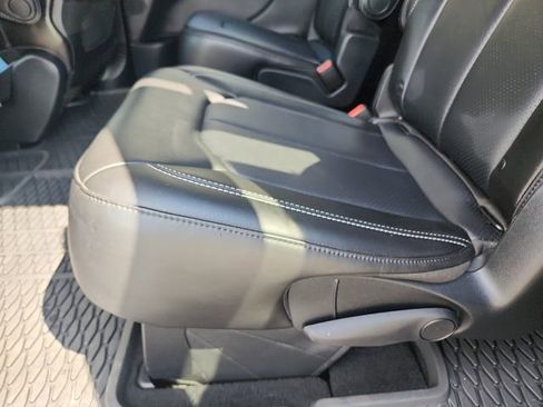 Used 2025 Chrysler Voyager LX FWD image 26
