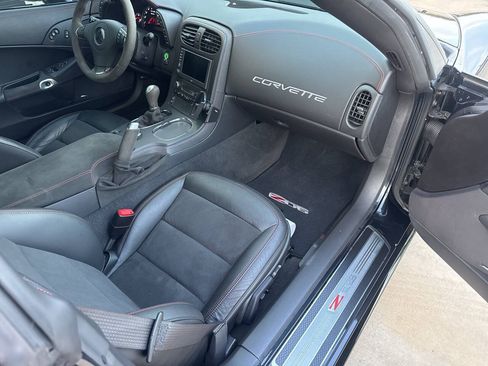 Used 2012 Chevrolet Corvette Z06 w/ 3LZ Preferred Equipment Group RWD image 39