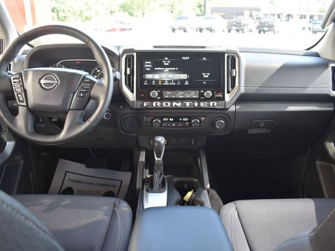 Certified 2025 Nissan Frontier SV w/ SV Convenience Package RWD image 32