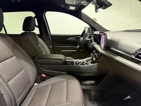 Certified 2024 Chevrolet Traverse LT FWD image 30