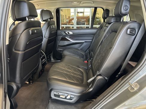 Used 2024 BMW X7 xDrive40i w/ Premium Package image 16