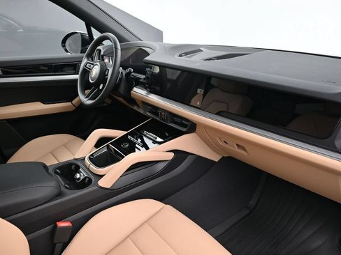 Certified 2026 Porsche Cayenne AWD/4WD image 13