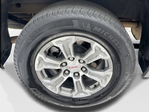 Used 2025 GMC Sierra 1500 SLT AWD/4WD image 17