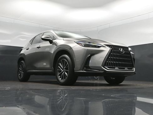 Used 2025 Lexus NX 250 FWD w/ Towing Package (2000 Lbs) image 44