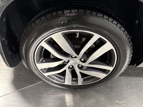 Certified 2017 Honda Pilot Touring image 9