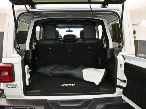 Used 2018 Jeep Wrangler Unlimited Rubicon image 38