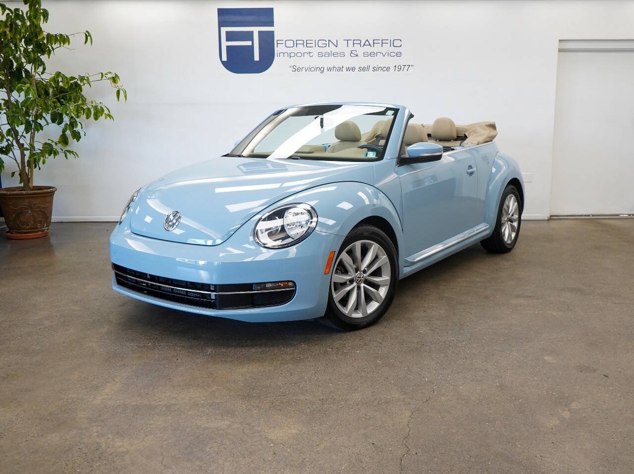 Used 2015 Volkswagen Beetle TDI FWD image 2