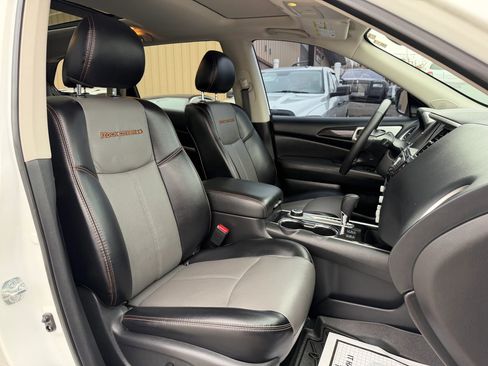 Used 2020 Nissan Pathfinder SL image 18