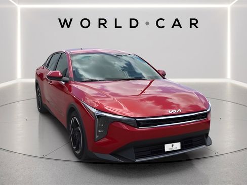 Used 2025 Kia K4 EX image 1