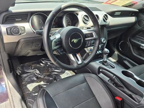 Used 2022 Ford Mustang GT Premium w/ Black Accent Package RWD image 10